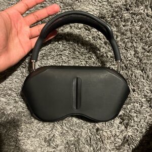 Black AirPods Max